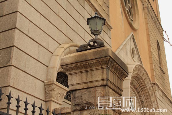 青岛天主教堂主体大楼老式灯具