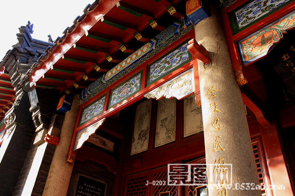青岛海云庵庙宇雕梁画柱