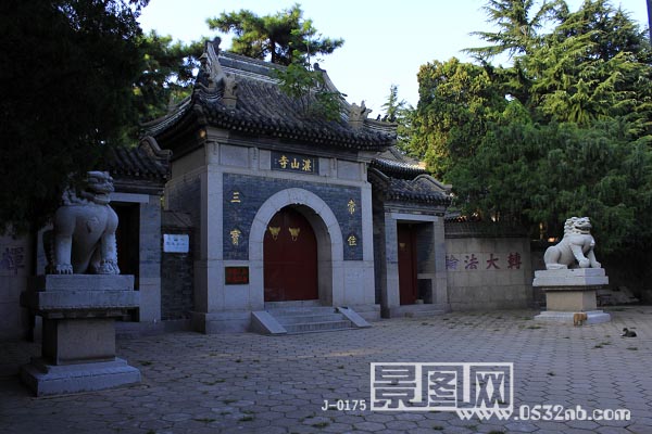 青岛湛山寺--正门