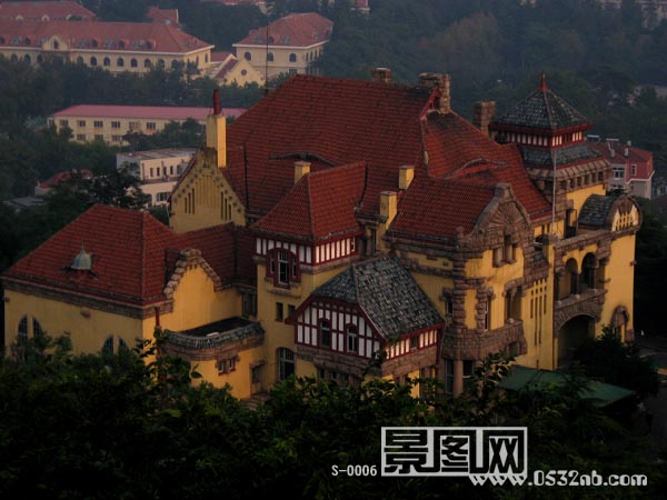 青岛迎宾馆景观-信号山俯视角度楼体