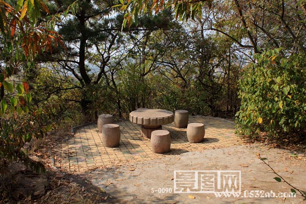 青岛山炮台石凳