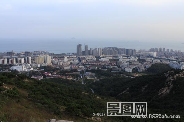 青岛浮山-远处为大麦岛方向