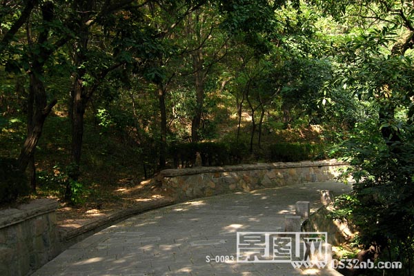 青岛山炮台盘山石路