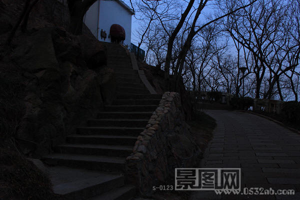 青岛小鱼山石路